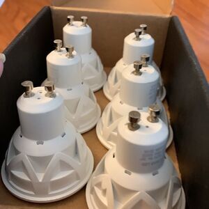 Set of six LED bulbs six watt. See all photos
